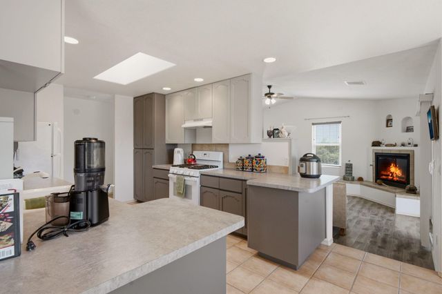 2405 Flagstone Road NE, Rio Rancho, NM 87124