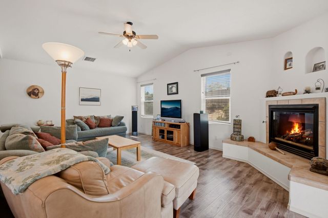 2405 Flagstone Road NE, Rio Rancho, NM 87124