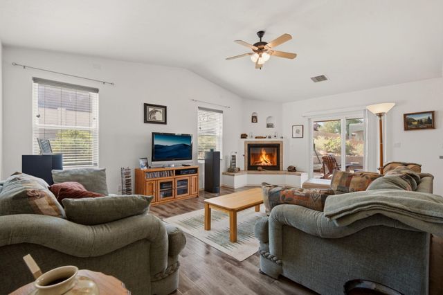 2405 Flagstone Road NE, Rio Rancho, NM 87124