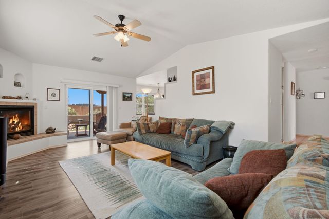 2405 Flagstone Road NE, Rio Rancho, NM 87124