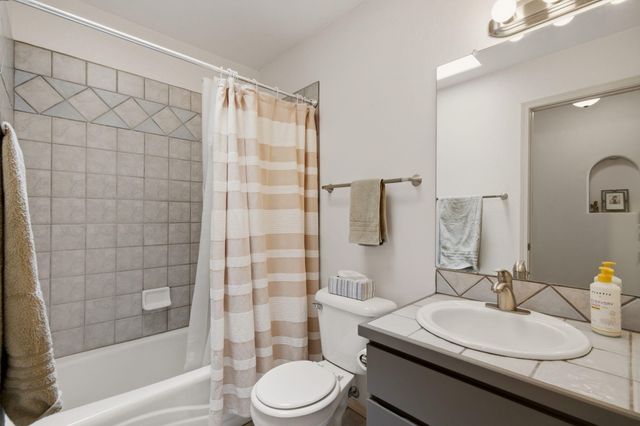 2405 Flagstone Road NE, Rio Rancho, NM 87124