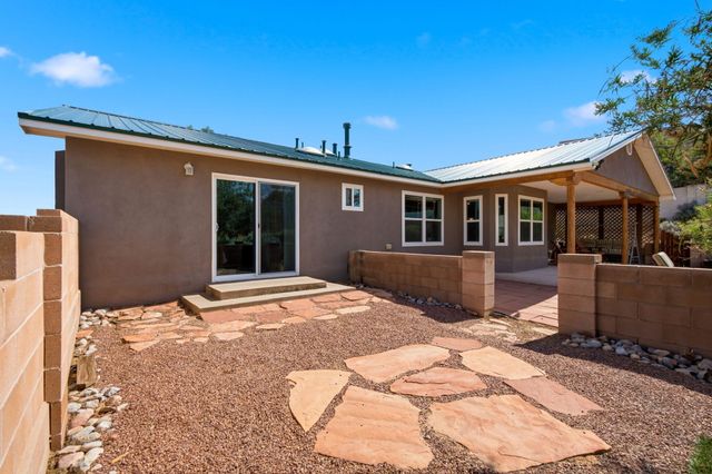2405 Flagstone Road NE, Rio Rancho, NM 87124