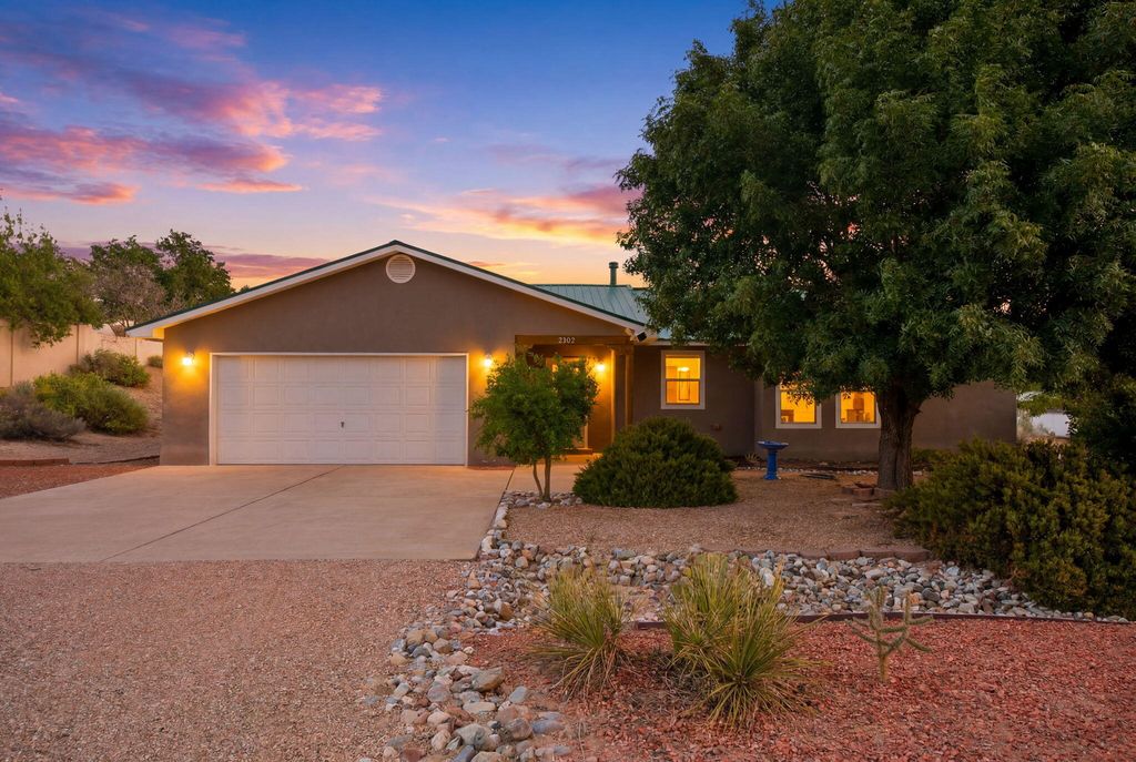 2405 Flagstone Road NE, Rio Rancho, NM 87124