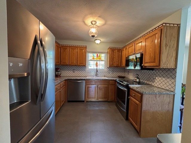 1014 Post Oak Dr, Dickson, TN 37055