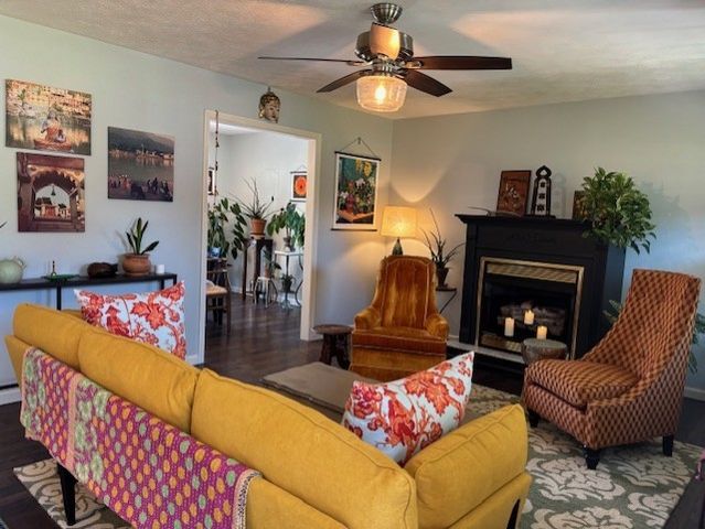 1014 Post Oak Dr, Dickson, TN 37055