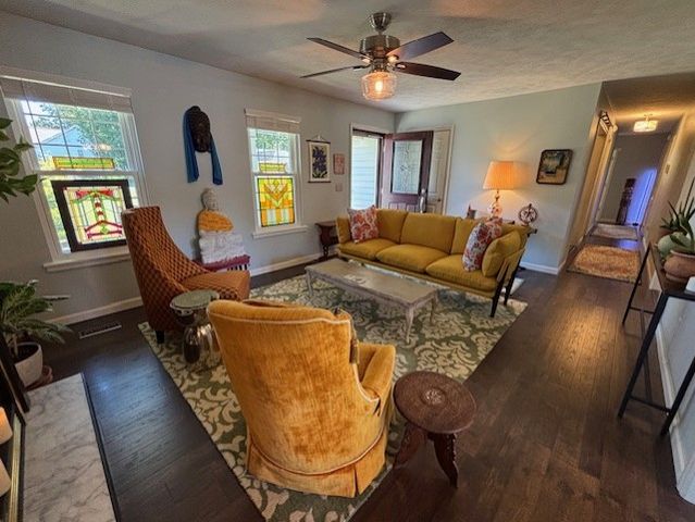 1014 Post Oak Dr, Dickson, TN 37055