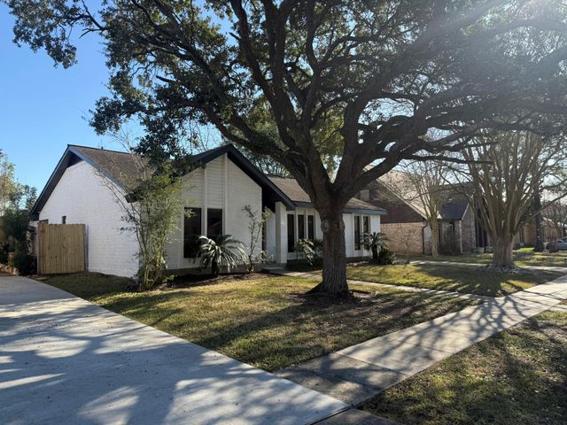 10130 Sagedale Drive, Houston, TX 77089