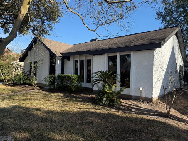 10130 Sagedale Drive, Houston, TX 77089