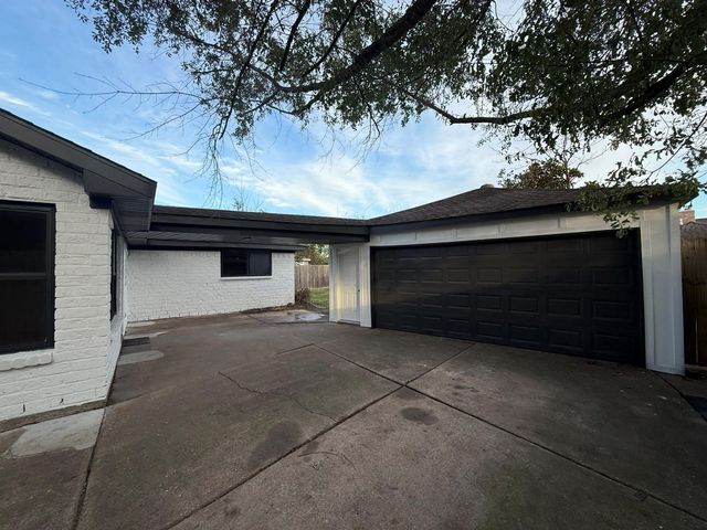 10130 Sagedale Drive, Houston, TX 77089