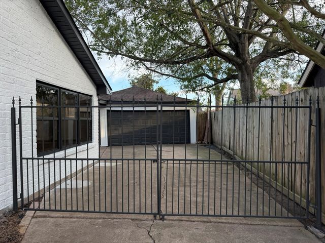 10130 Sagedale Drive, Houston, TX 77089