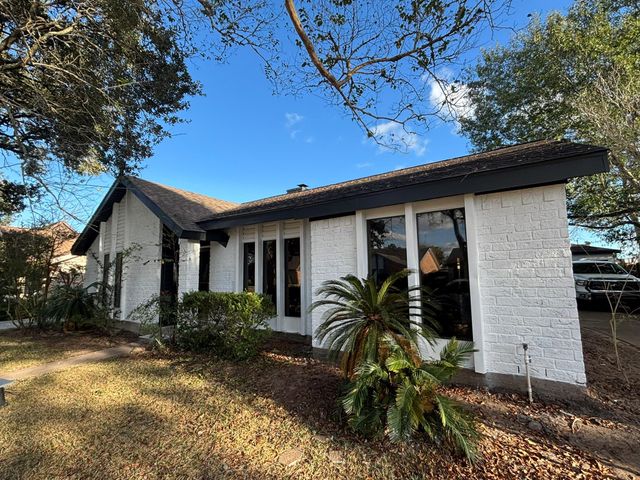 10130 Sagedale Drive, Houston, TX 77089