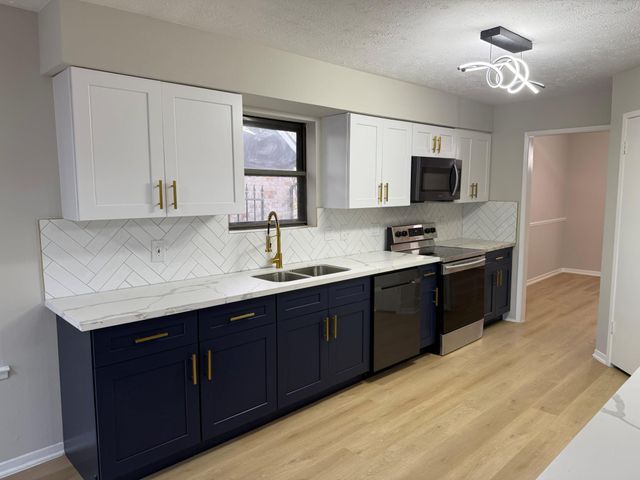 10130 Sagedale Drive, Houston, TX 77089