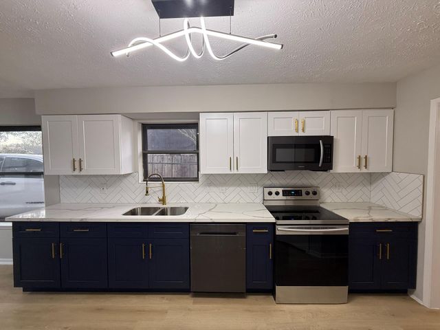 10130 Sagedale Drive, Houston, TX 77089