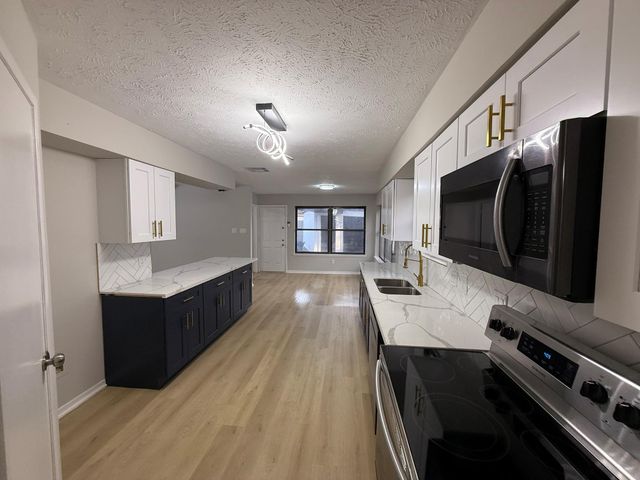 10130 Sagedale Drive, Houston, TX 77089