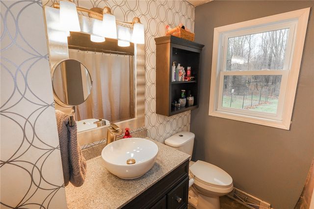 470 N Liberty Rd, Liberty Twp, PA 16127