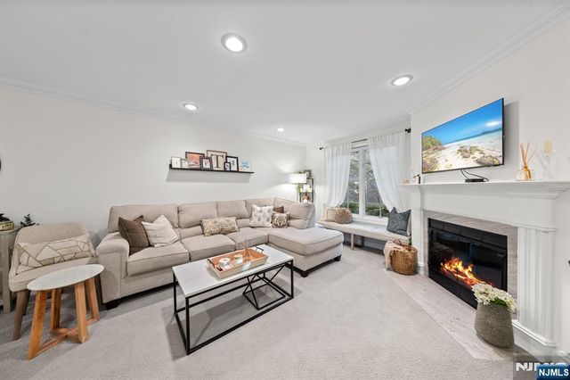 208 Cambridge Drive, Ramsey, NJ 07446
