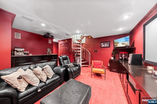 208 Cambridge Drive, Ramsey, NJ 07446