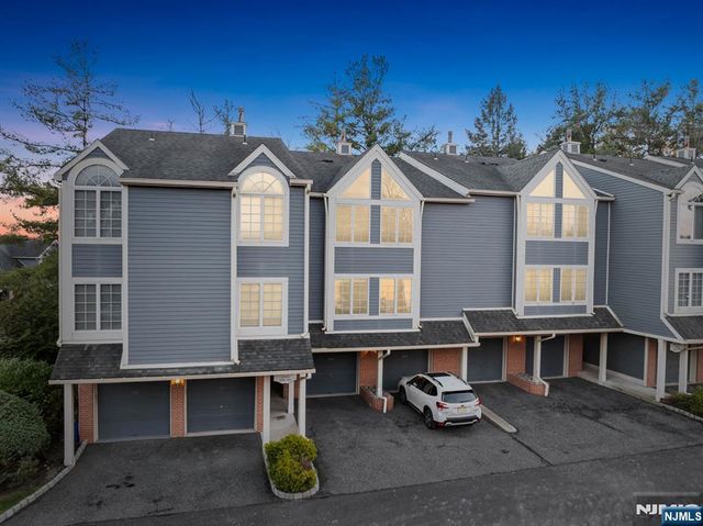 208 Cambridge Drive, Ramsey, NJ 07446