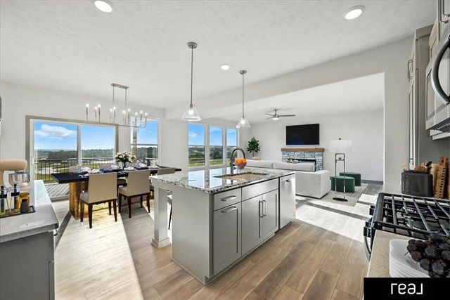 10651 S 102 Avenue, Papillion, NE 68046