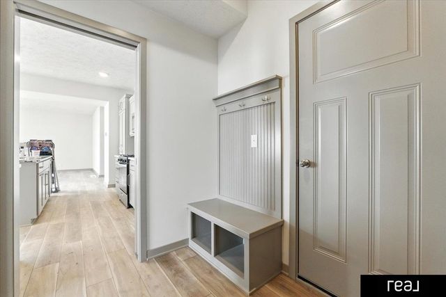 10651 S 102 Avenue, Papillion, NE 68046