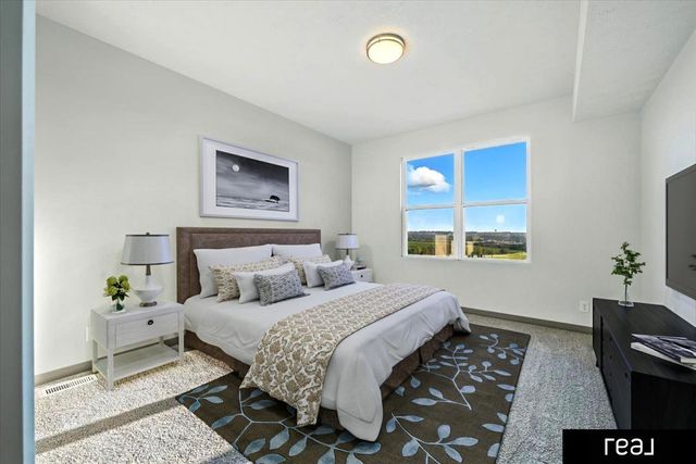 10651 S 102 Avenue, Papillion, NE 68046