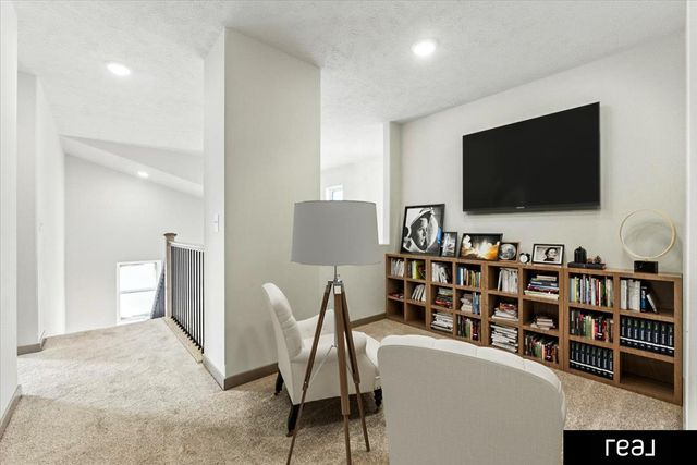 10651 S 102 Avenue, Papillion, NE 68046