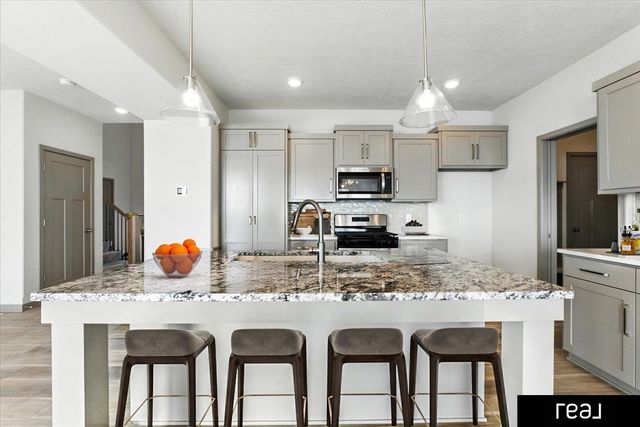 10651 S 102 Avenue, Papillion, NE 68046