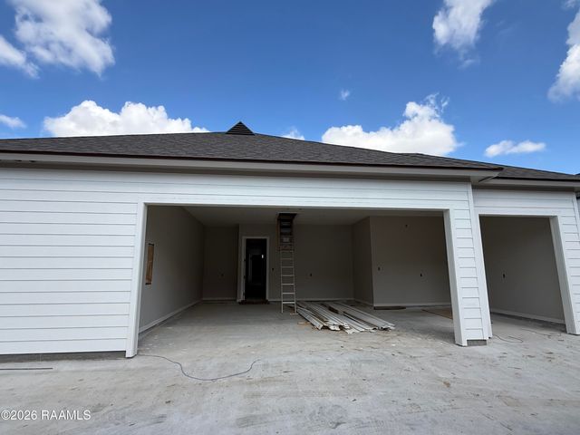 105 Hedgemoore Court, Youngsville, LA 70592