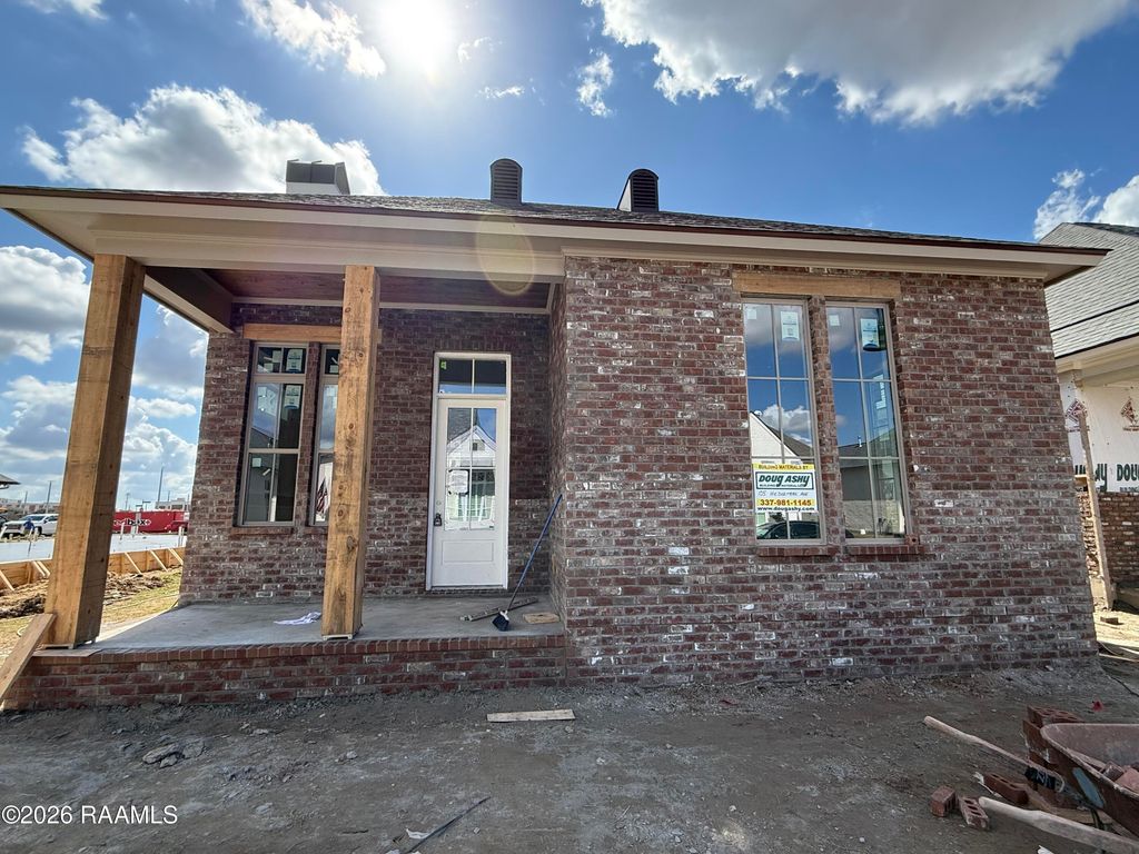 105 Hedgemoore Court, Youngsville, LA 70592