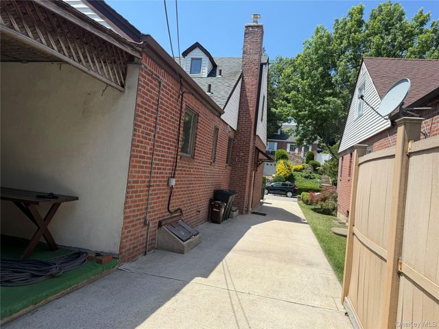 20938 Whitehall Terrace, Queens Village, NY 11427