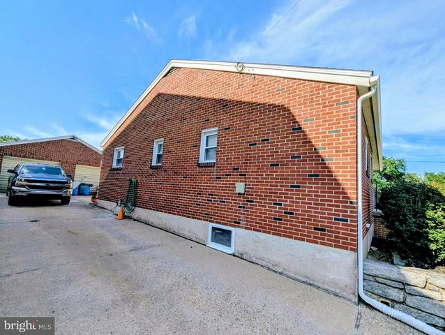 158 RIDGE BLVD, Brookhaven, PA 19015