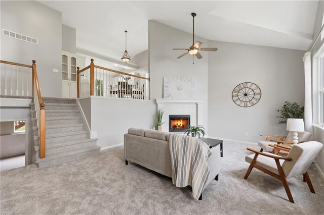 720 SE James Circle, Lee's Summit, MO 64063