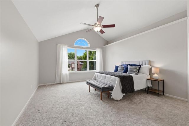720 SE James Circle, Lee's Summit, MO 64063