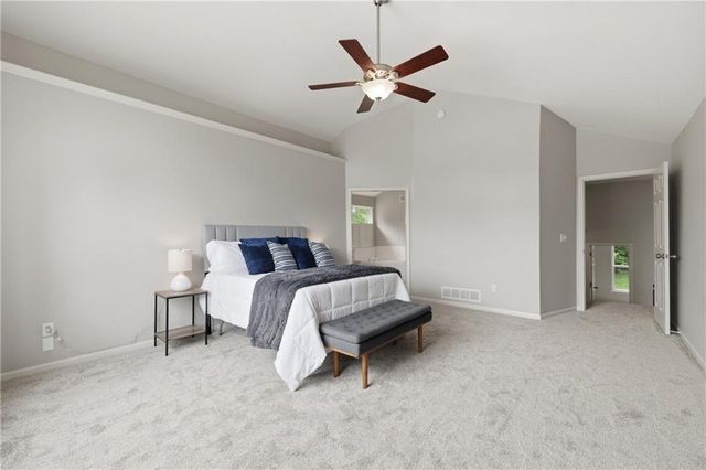 720 SE James Circle, Lee's Summit, MO 64063