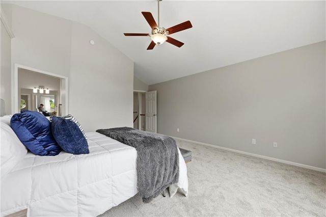720 SE James Circle, Lee's Summit, MO 64063
