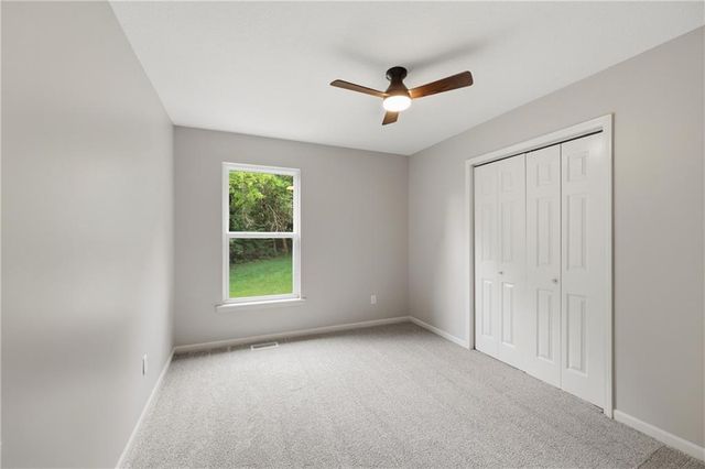 720 SE James Circle, Lee's Summit, MO 64063