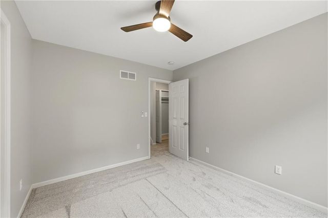 720 SE James Circle, Lee's Summit, MO 64063
