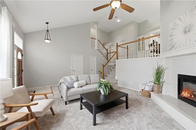 720 SE James Circle, Lee's Summit, MO 64063