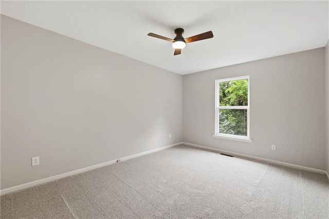 720 SE James Circle, Lee's Summit, MO 64063