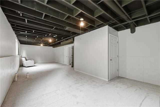 720 SE James Circle, Lee's Summit, MO 64063