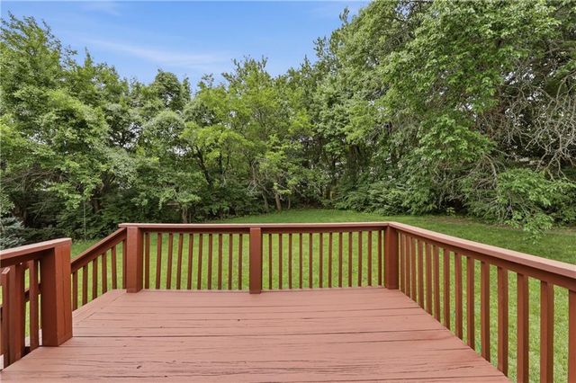 720 SE James Circle, Lee's Summit, MO 64063