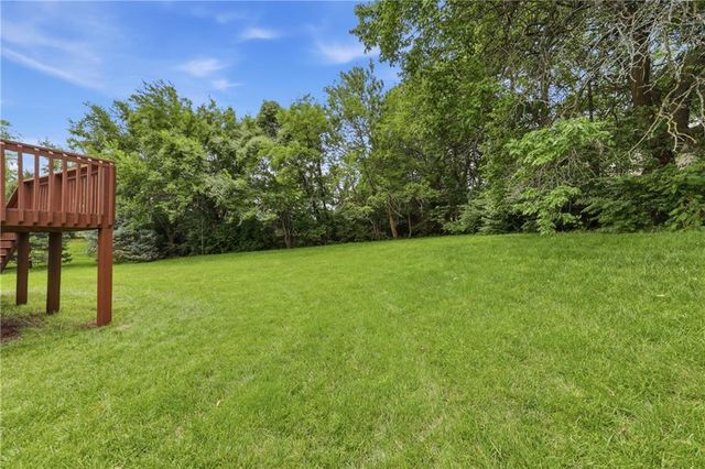 720 SE James Circle, Lee's Summit, MO 64063