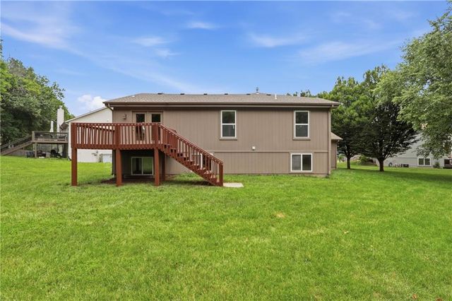 720 SE James Circle, Lee's Summit, MO 64063