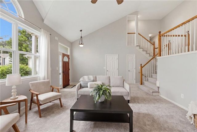 720 SE James Circle, Lee's Summit, MO 64063