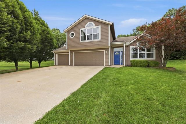 720 SE James Circle, Lee's Summit, MO 64063