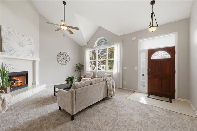720 SE James Circle, Lee's Summit, MO 64063