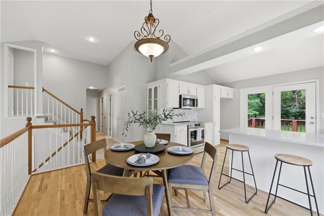 720 SE James Circle, Lee's Summit, MO 64063