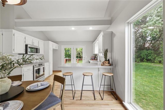 720 SE James Circle, Lee's Summit, MO 64063