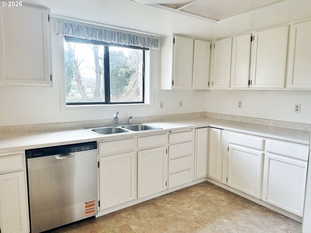 10710 S MCALISTER Rd, Island City, OR 97850