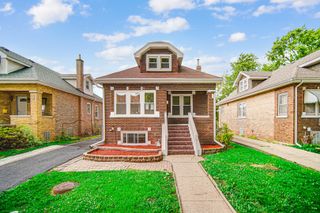1426 S 10th Avenue, Maywood, IL 60153